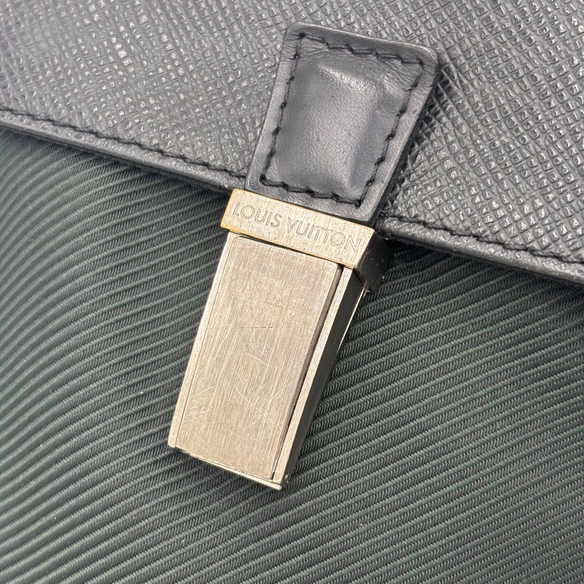 LOUIS VUITTON ルイヴィトンM30892 タイガ サラトヴPM LOUIS VUITTON ルイヴィトンM30892 タイガ サラトヴPM