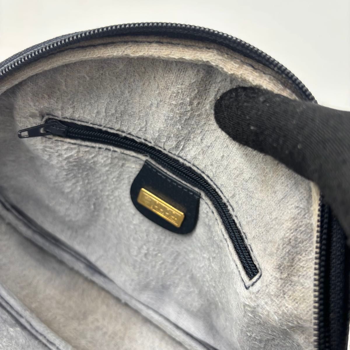GUCCI オールドグッチ GG柄 レザー ショルダーバッグ ネイビー GUCCI オールドグッチ GG柄 レザー ショルダーバッグ ネイビー
