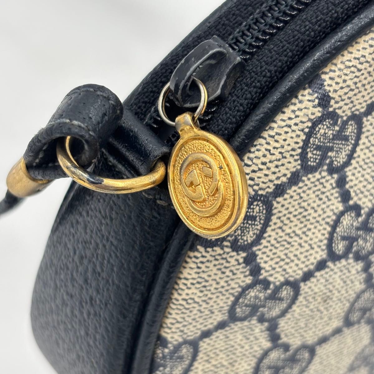GUCCI オールドグッチ GG柄 レザー ショルダーバッグ ネイビー GUCCI オールドグッチ GG柄 レザー ショルダーバッグ ネイビー