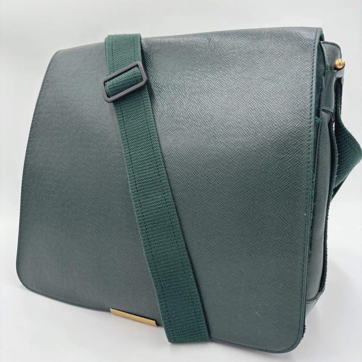 LOUIS VUITTON ルイヴィトン M30144 タイガ ヴィクトール クロス LOUIS VUITTON ルイヴィトン M30144 タイガ ヴィクトール クロス