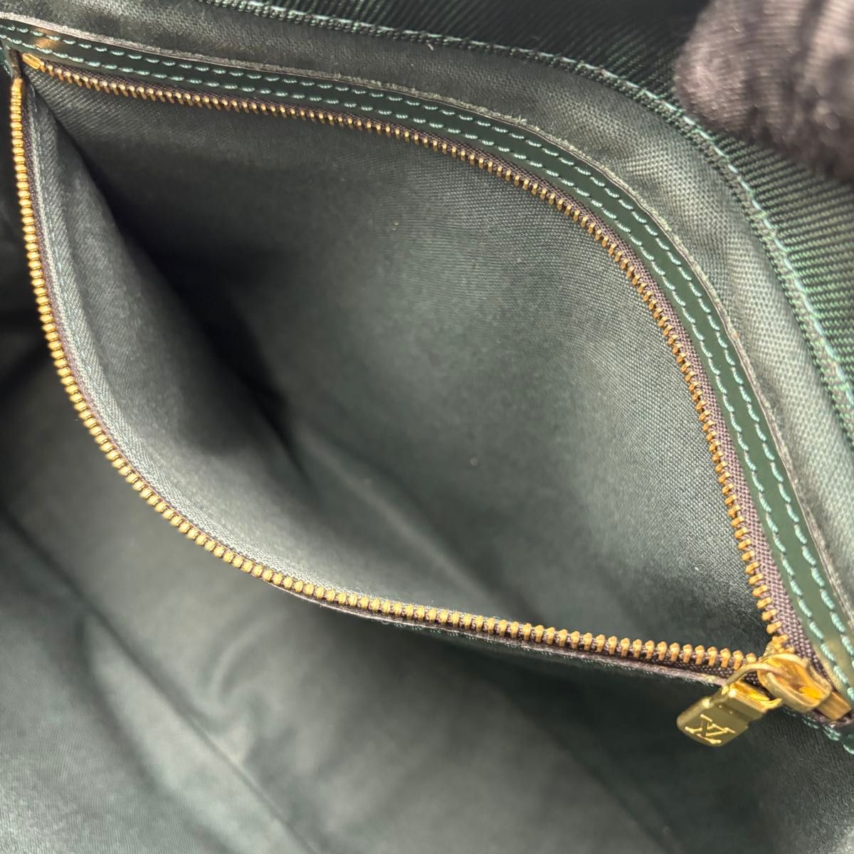 LOUIS VUITTON ルイヴィトン M30144 タイガ ヴィクトール クロス LOUIS VUITTON ルイヴィトン M30144 タイガ ヴィクトール クロス