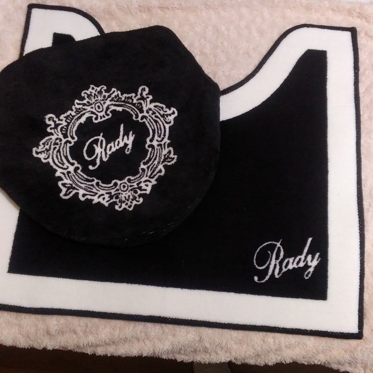 新品 ワケあり Rady トイレマット トイレカバー 2点 セット 新品 ワケあり Rady トイレマット トイレカバー 2点 セット