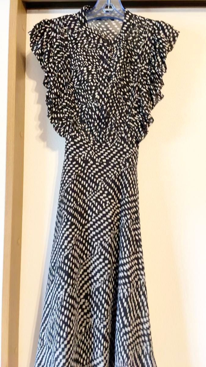未着用 ワンピース ロング丈 ノースリーブ シフォン生地 ウエストリボン2way モノトーン