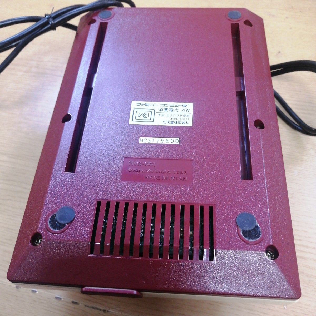 美品】Nintendo FC ファミリーコンピュータ 本体 HVC-001 箱 美品】Nintendo FC ファミリーコンピュータ 本体 HVC-001 箱