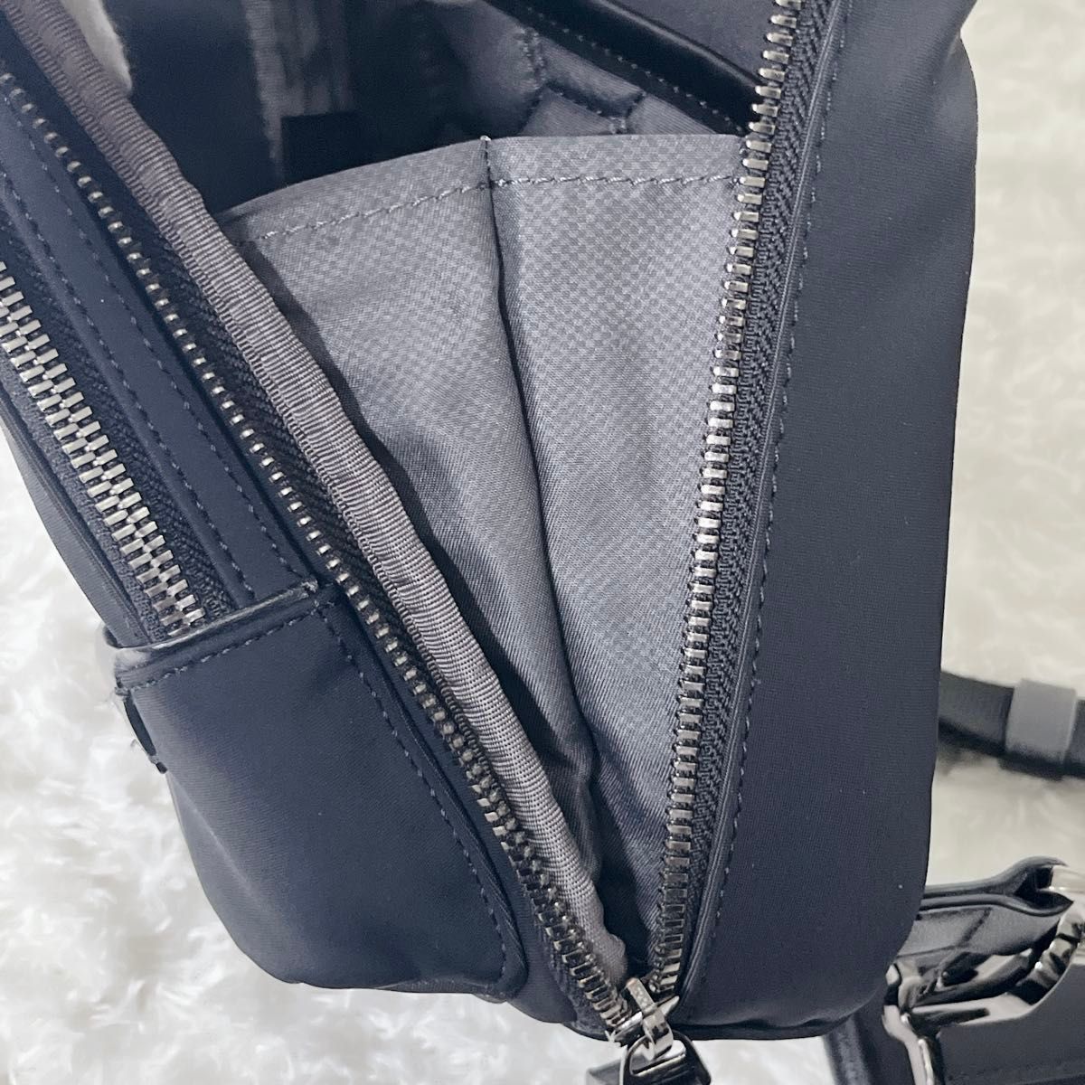 極美品 TUMI トゥミ ワンショルダーバッグ ナイロン レザー 極美品 TUMI トゥミ ワンショルダーバッグ ナイロン レザー