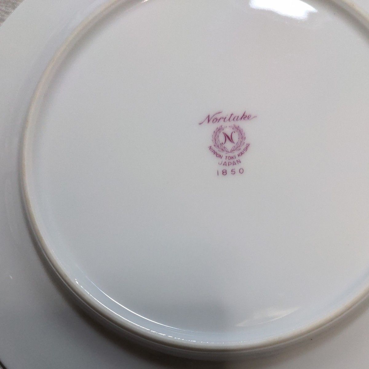 Noritake 日本陶器会社時代のケーキ皿4枚 ヴィンテージの Noritake 日本陶器会社時代のケーキ皿4枚 ヴィンテージの