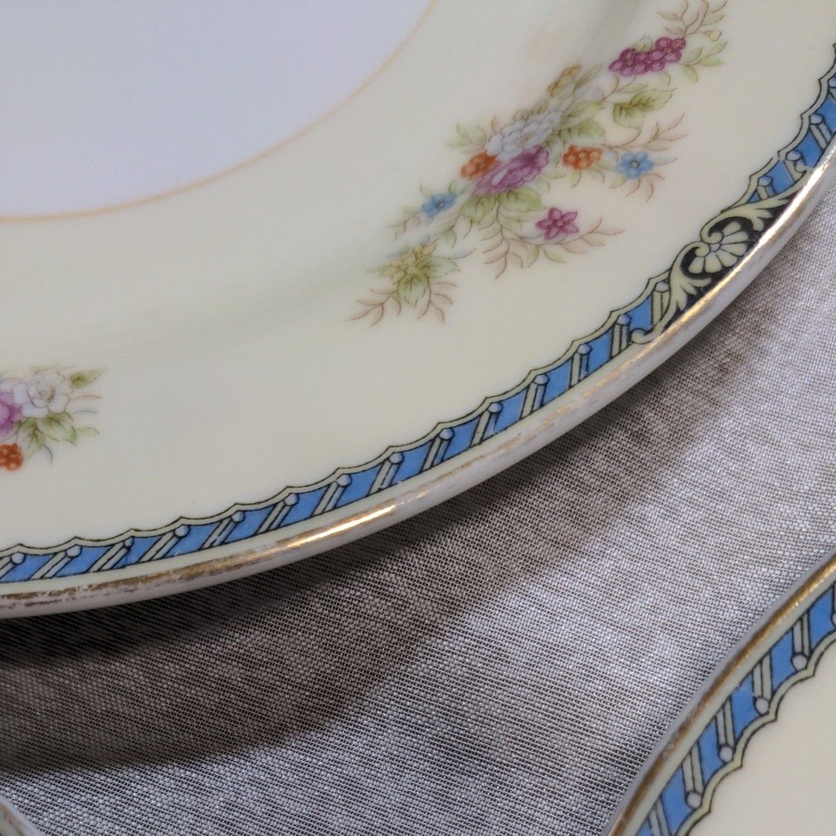 Noritake 日本陶器会社時代のケーキ皿4枚 ヴィンテージの Noritake 日本陶器会社時代のケーキ皿4枚 ヴィンテージの