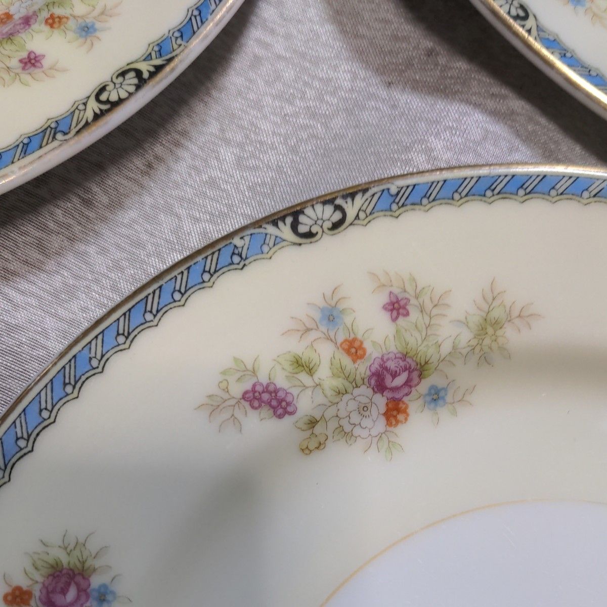 Noritake 日本陶器会社時代のケーキ皿4枚 ヴィンテージの Noritake 日本陶器会社時代のケーキ皿4枚 ヴィンテージの
