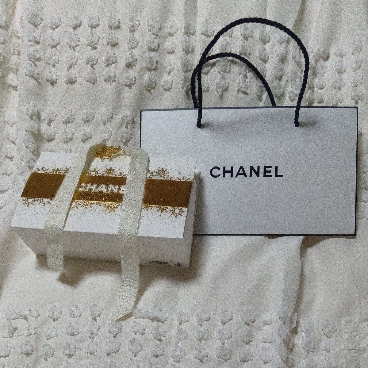 CHANELギフトBOXチャーム付き+ 紙袋 ショップ袋|Yahoo!フリマ CHANELギフトBOXチャーム付き+ 紙袋 ショップ袋|Yahoo!フリマ