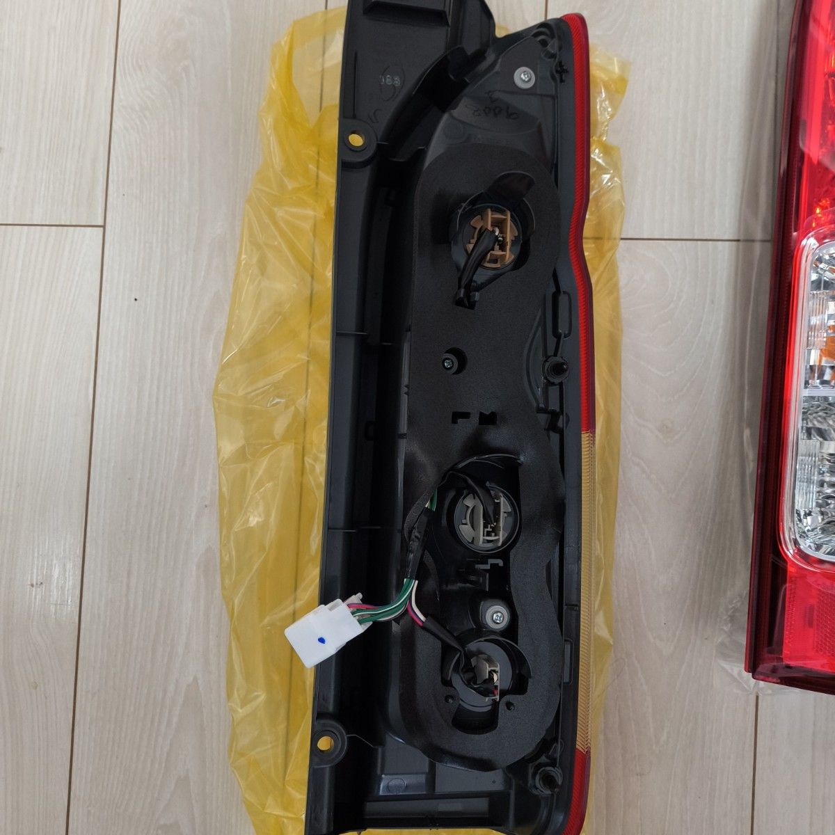 ハイエース200系6型テールランプ純正ダークプライム2標準|Yahoo ハイエース200系6型テールランプ純正ダークプライム2標準|Yahoo