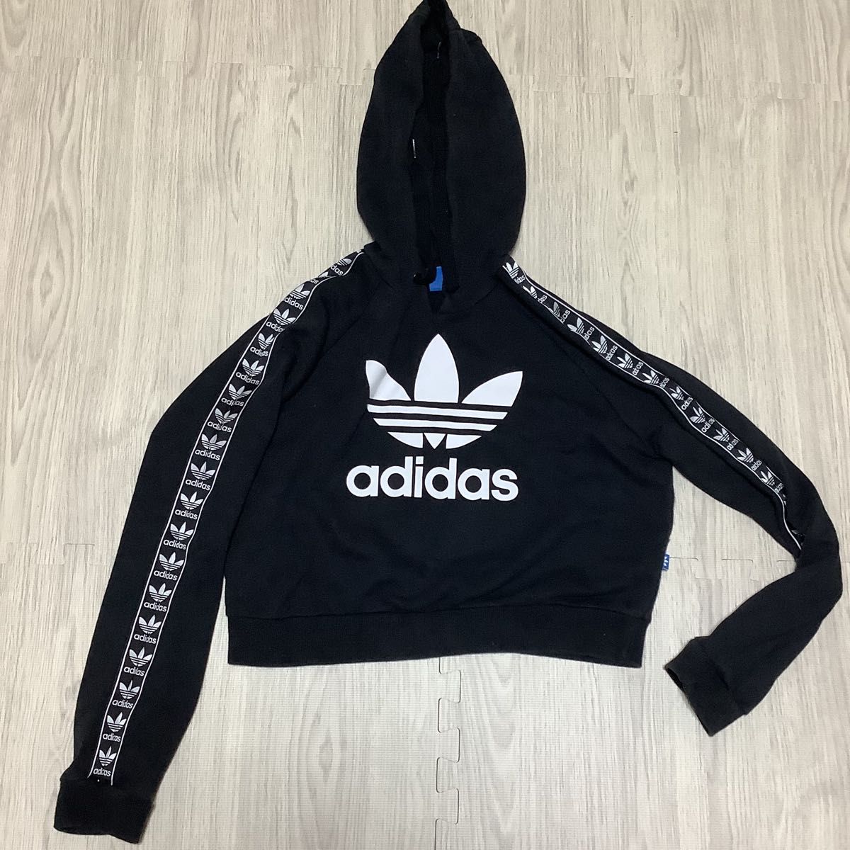 adidas ショート丈パーカー トレーナー|Yahoo!フリマ(旧PayPay adidas ショート丈パーカー トレーナー|Yahoo!フリマ(旧PayPay