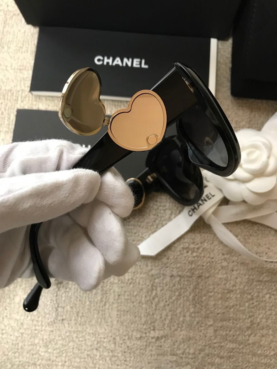 シャネル CHANEL 2024 新作 即完売ハートミラー付サングラス シャネル CHANEL 2024 新作 即完売ハートミラー付サングラス