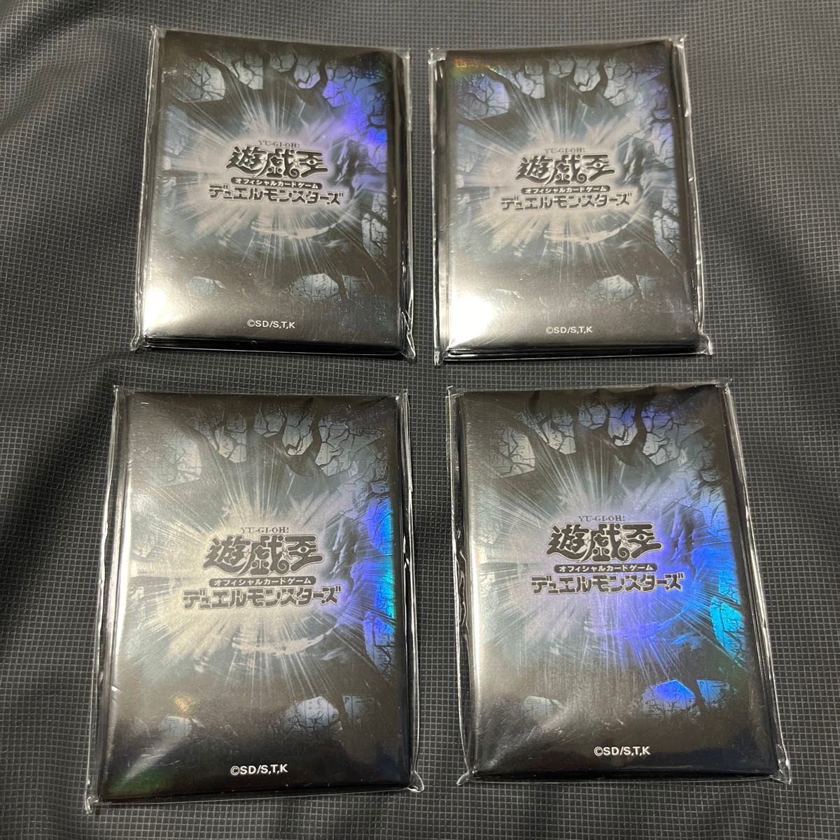 遊戯王の日 OCG スリーブ 黒 4セット 80枚 ブラック 未開封 遊戯王の日 OCG スリーブ 黒 4セット 80枚 ブラック 未開封