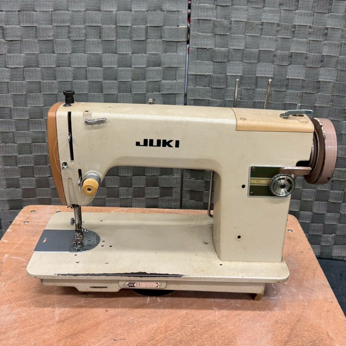 C902-O46-913 JUKI ジューキ TL-72 職業用 工業用ミシン レトロ C902-O46-913 JUKI ジューキ TL-72 職業用 工業用ミシン レトロ