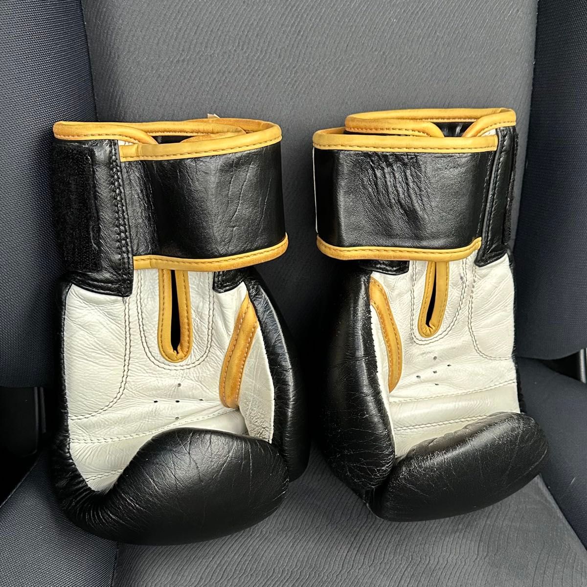 ISAMI BOXER イサミ ボクシンググローブ 黒/金 10オンス 格闘技 ISAMI BOXER イサミ ボクシンググローブ 黒/金 10オンス 格闘技