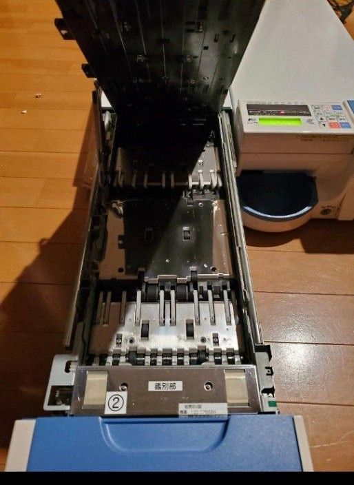 特価 富士電機 新500円硬貨 各新紙幣対応済 自動釣銭機 ECS-77 特価 富士電機 新500円硬貨 各新紙幣対応済 自動釣銭機 ECS-77