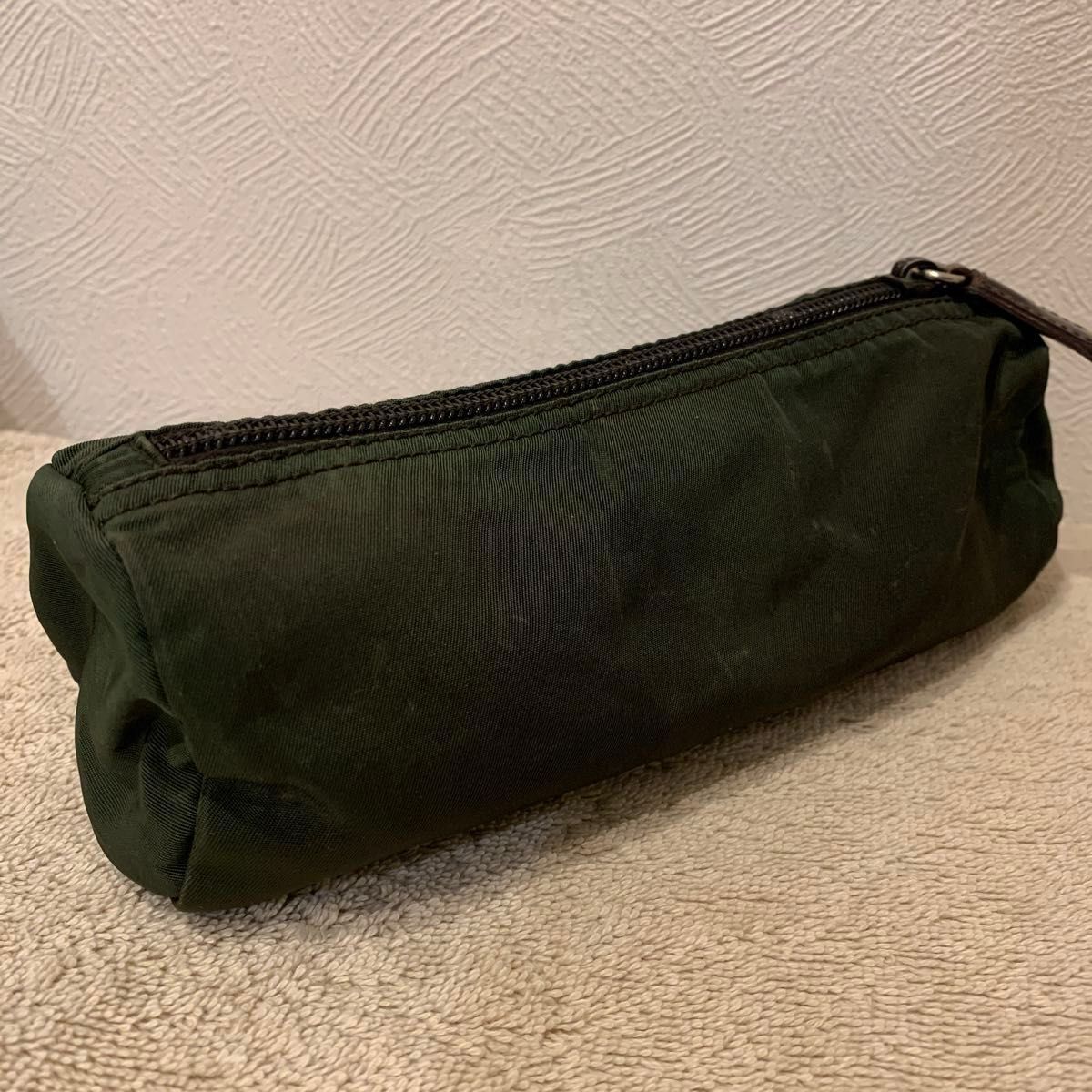 プラダ PRADA ポーチ 三角ロゴ ブラック系 カーキ系 テスート プラダ PRADA ポーチ 三角ロゴ ブラック系 カーキ系 テスート