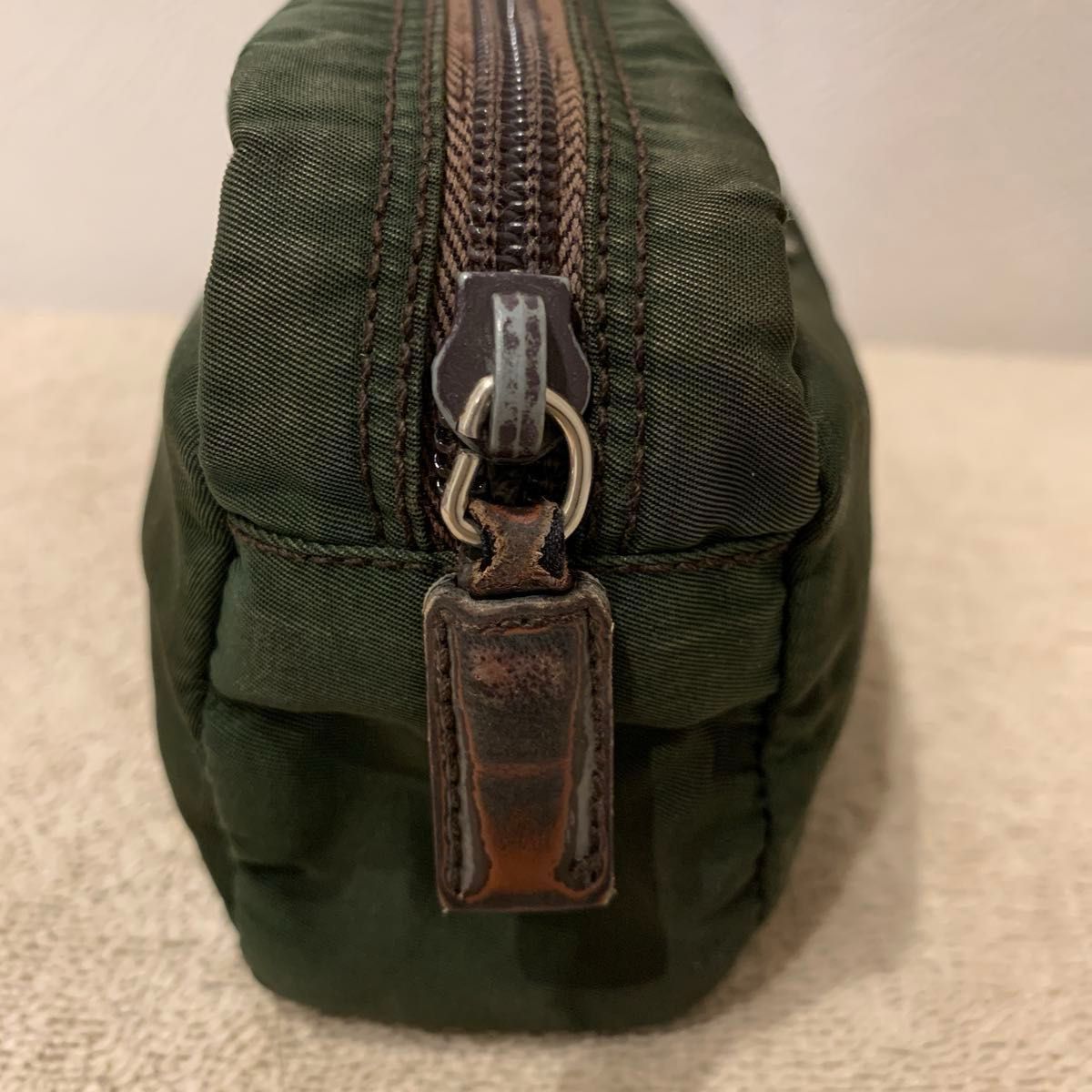 プラダ PRADA ポーチ 三角ロゴ ブラック系 カーキ系 テスート プラダ PRADA ポーチ 三角ロゴ ブラック系 カーキ系 テスート