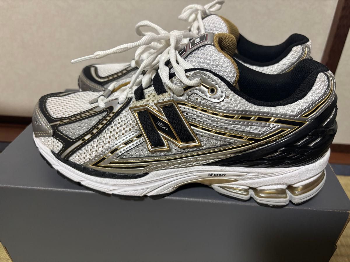未使用に近い】ニューバランス New balance M1906RA 25 5cm 箱 未使用に近い】ニューバランス New balance M1906RA 25 5cm 箱