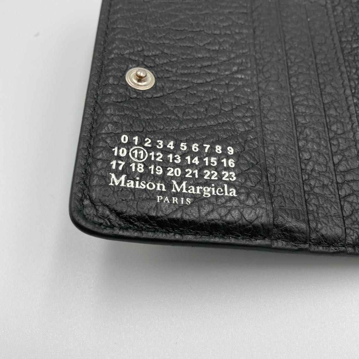 新品同然 Maison Margiela メゾンマルジェラ レザー 二つ折り 新品同然 Maison Margiela メゾンマルジェラ レザー 二つ折り