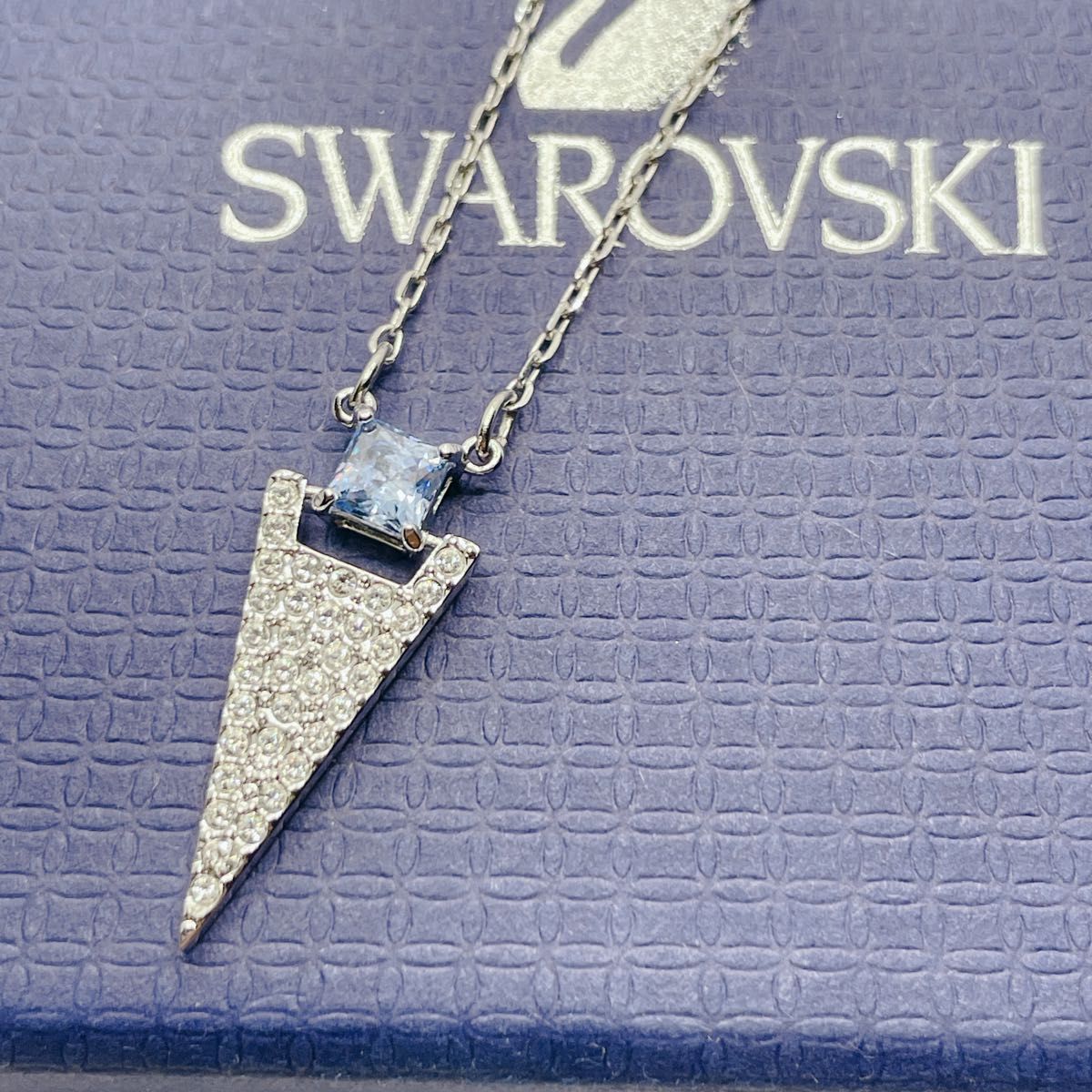 美品 SWAROVSKI スワロフスキー クリスタル ネックレス ブルー 美品 SWAROVSKI スワロフスキー クリスタル ネックレス ブルー