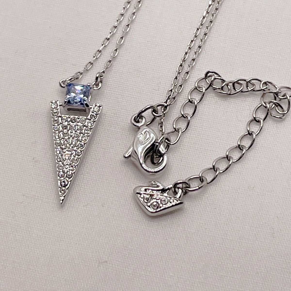 美品 SWAROVSKI スワロフスキー クリスタル ネックレス ブルー 美品 SWAROVSKI スワロフスキー クリスタル ネックレス ブルー