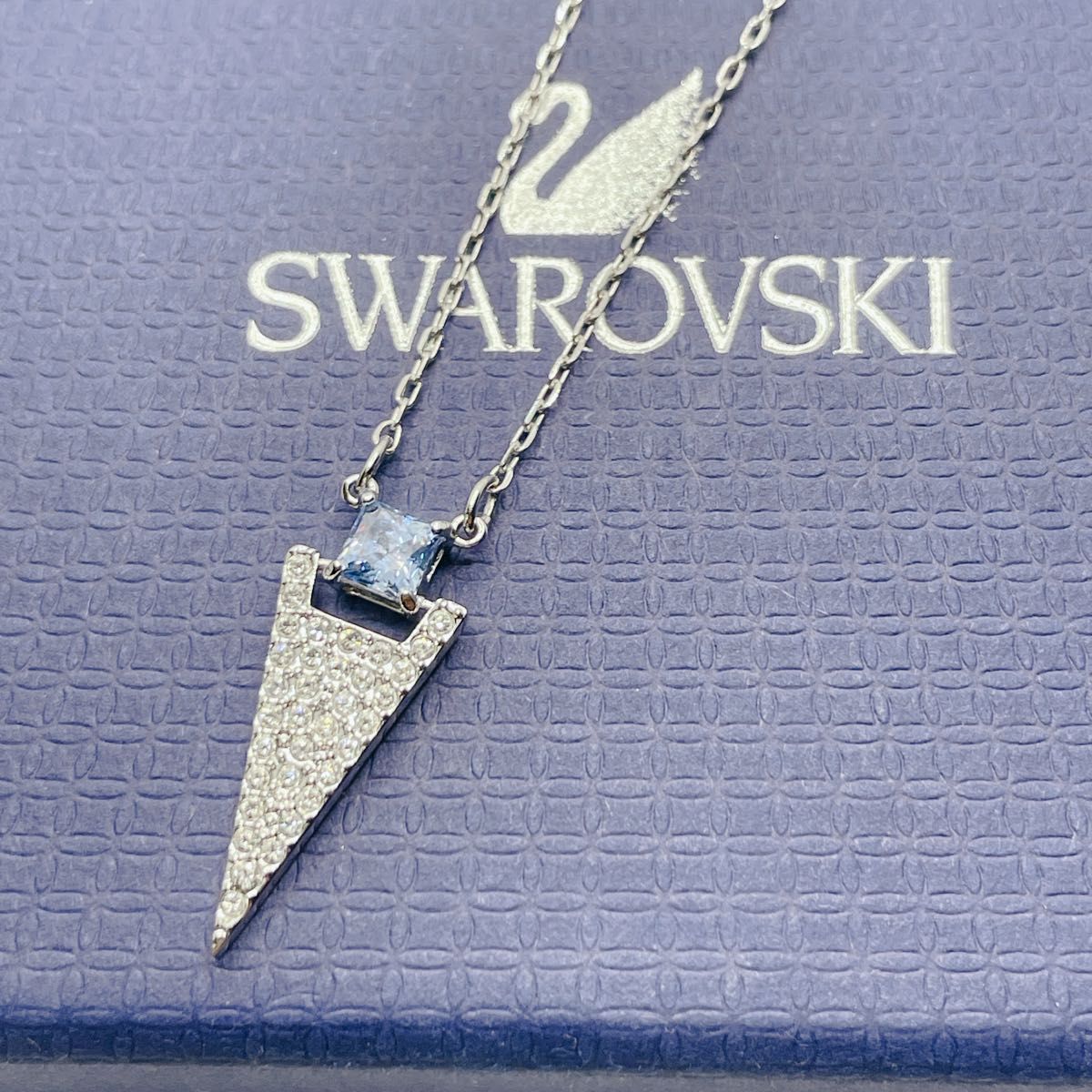 美品 SWAROVSKI スワロフスキー クリスタル ネックレス ブルー 美品 SWAROVSKI スワロフスキー クリスタル ネックレス ブルー