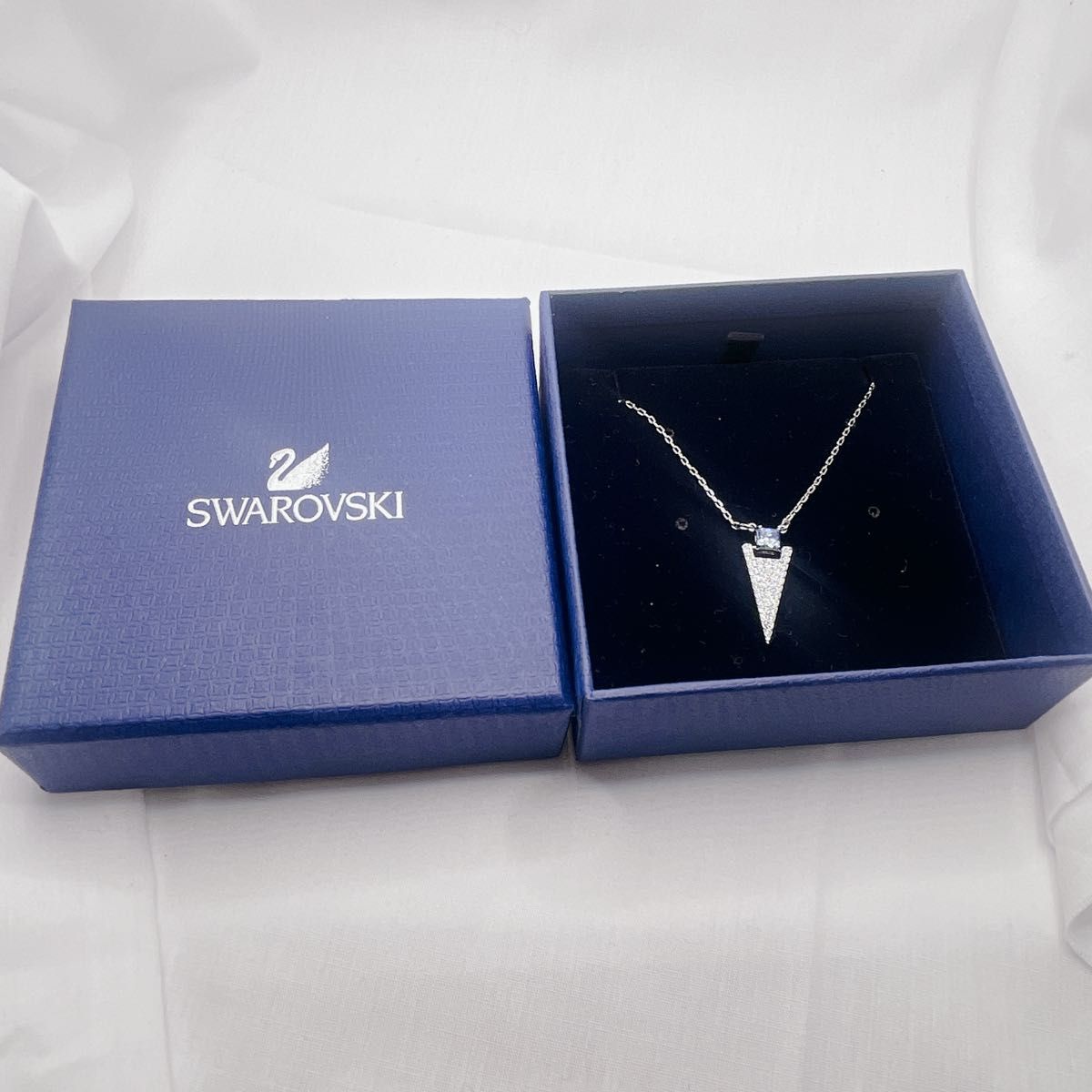 美品 SWAROVSKI スワロフスキー クリスタル ネックレス ブルー 美品 SWAROVSKI スワロフスキー クリスタル ネックレス ブルー