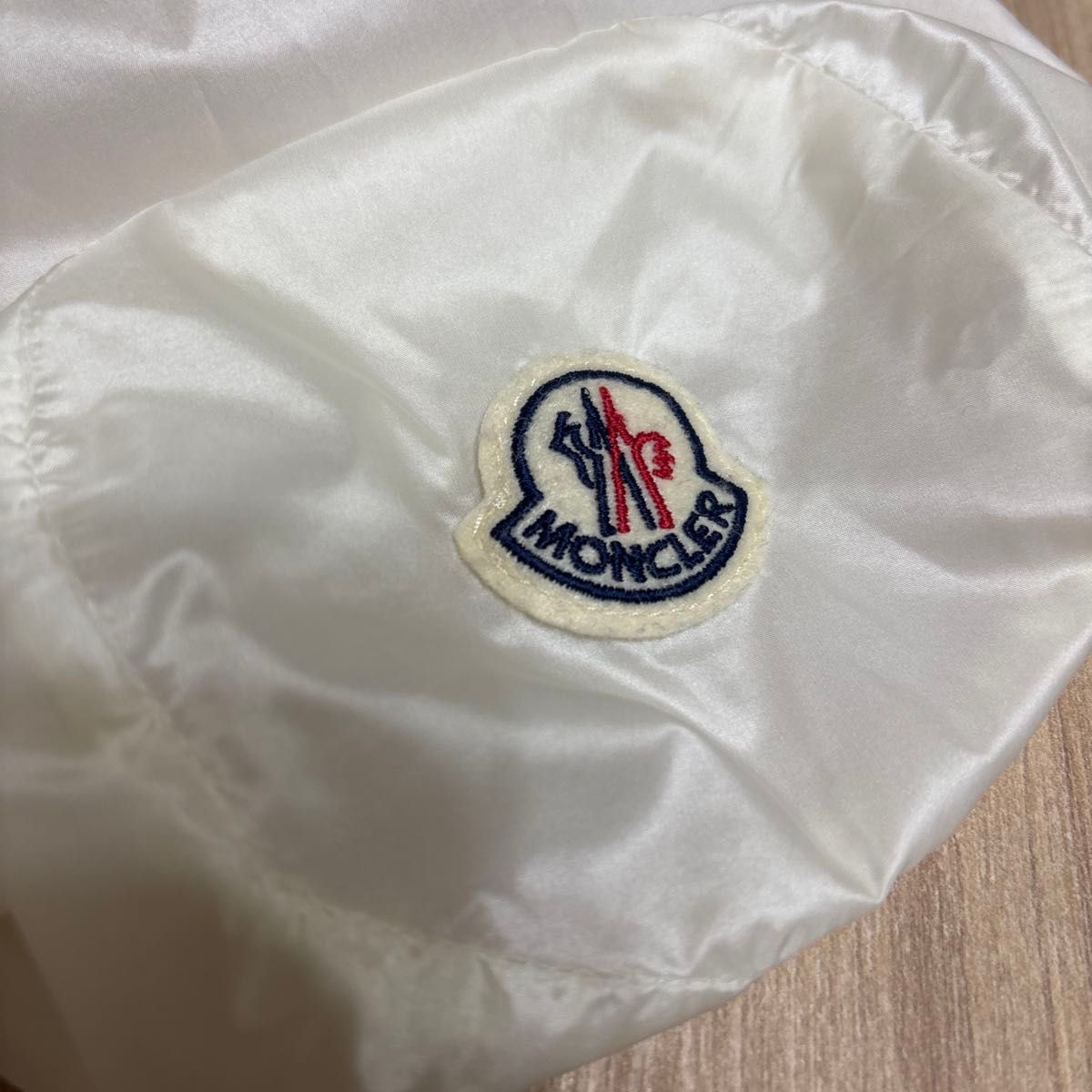 初回限定】 新品 MONCLER コインケース ワッペン巾着付き 初回限定】 新品 MONCLER コインケース ワッペン巾着付き