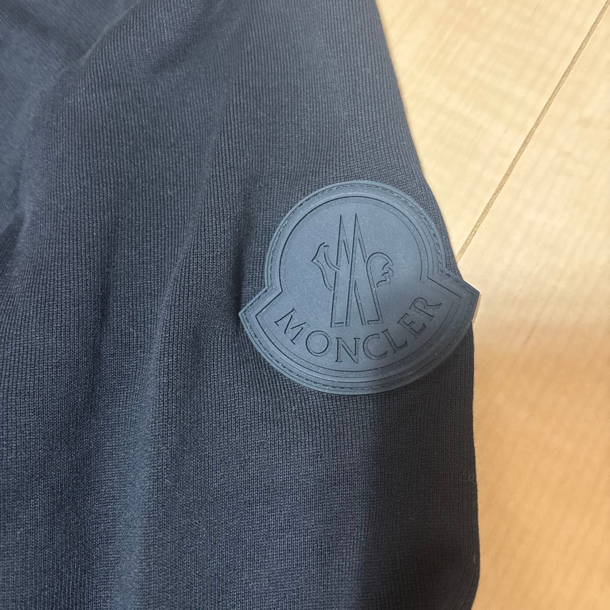 モンクレール MONCLER メンズ パーカー シリコンロゴ フーディ L モンクレール MONCLER メンズ パーカー シリコンロゴ フーディ L
