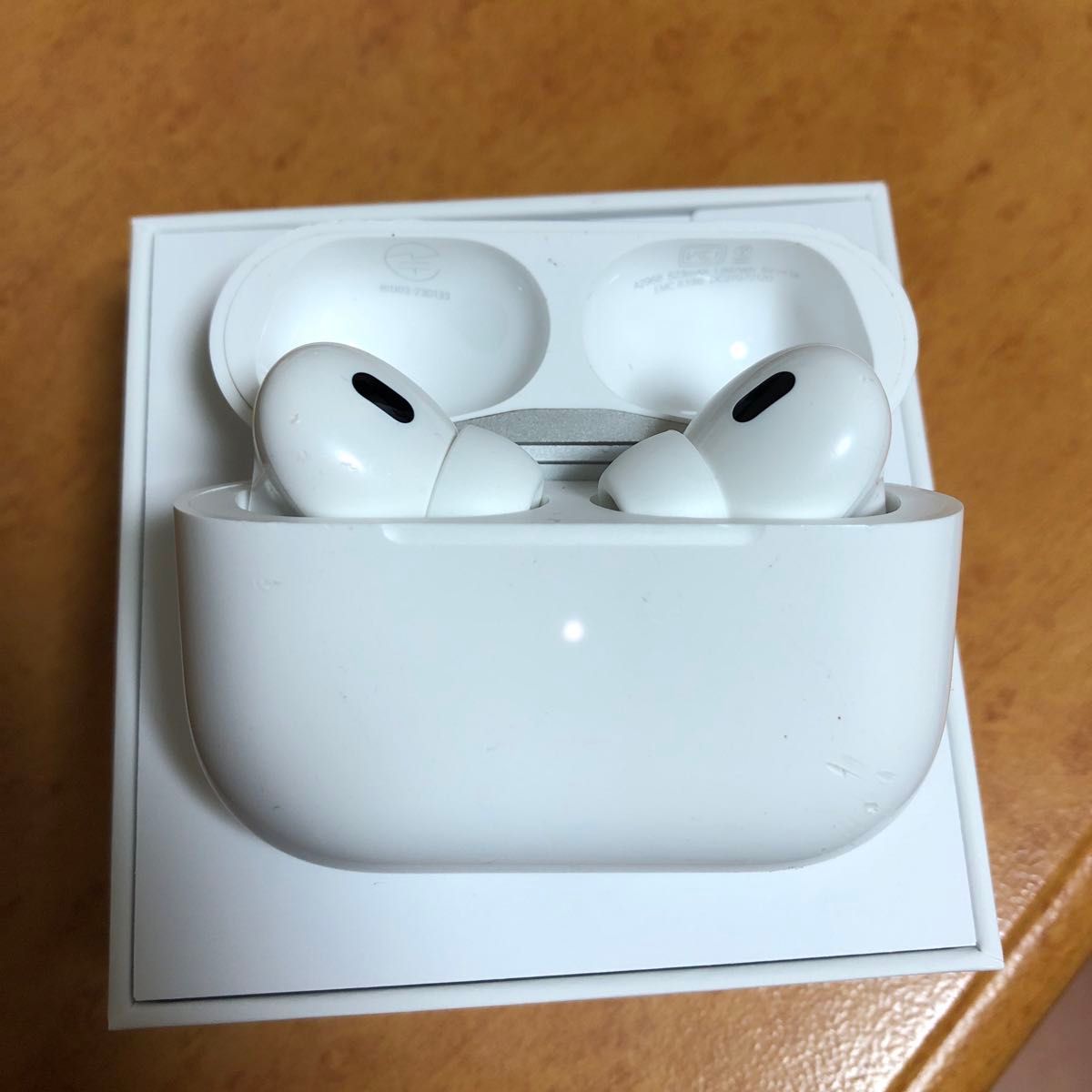 Apple AirPods Pro 第2世代 lightning ワイヤレスイヤホン Apple AirPods Pro 第2世代 lightning ワイヤレスイヤホン