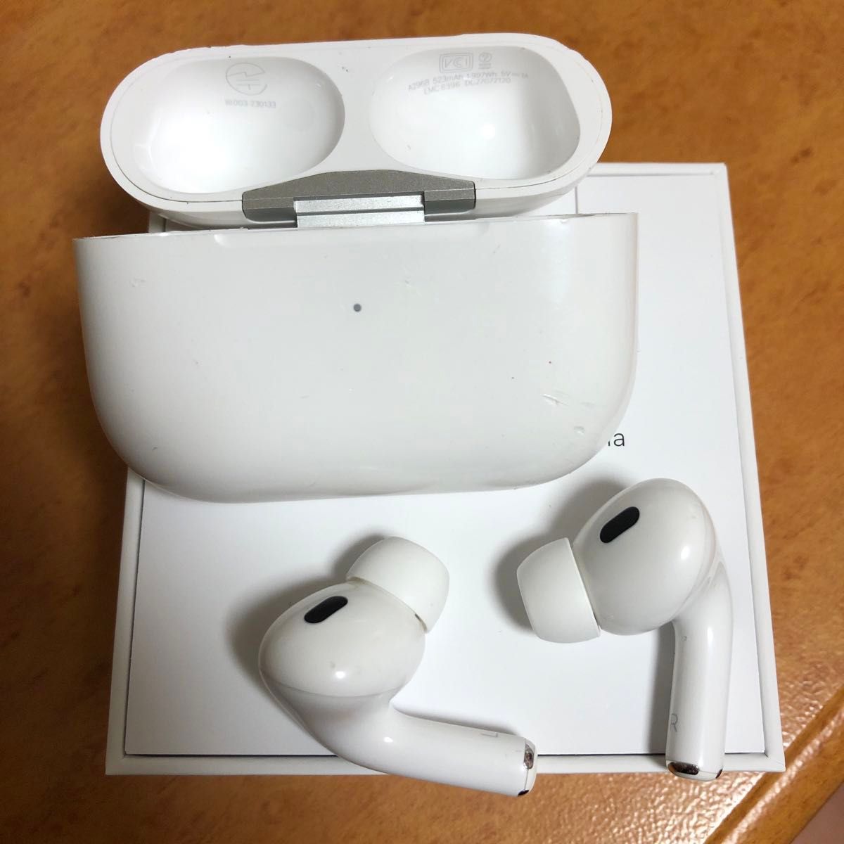 Apple AirPods Pro 第2世代 lightning ワイヤレスイヤホン Apple AirPods Pro 第2世代 lightning ワイヤレスイヤホン