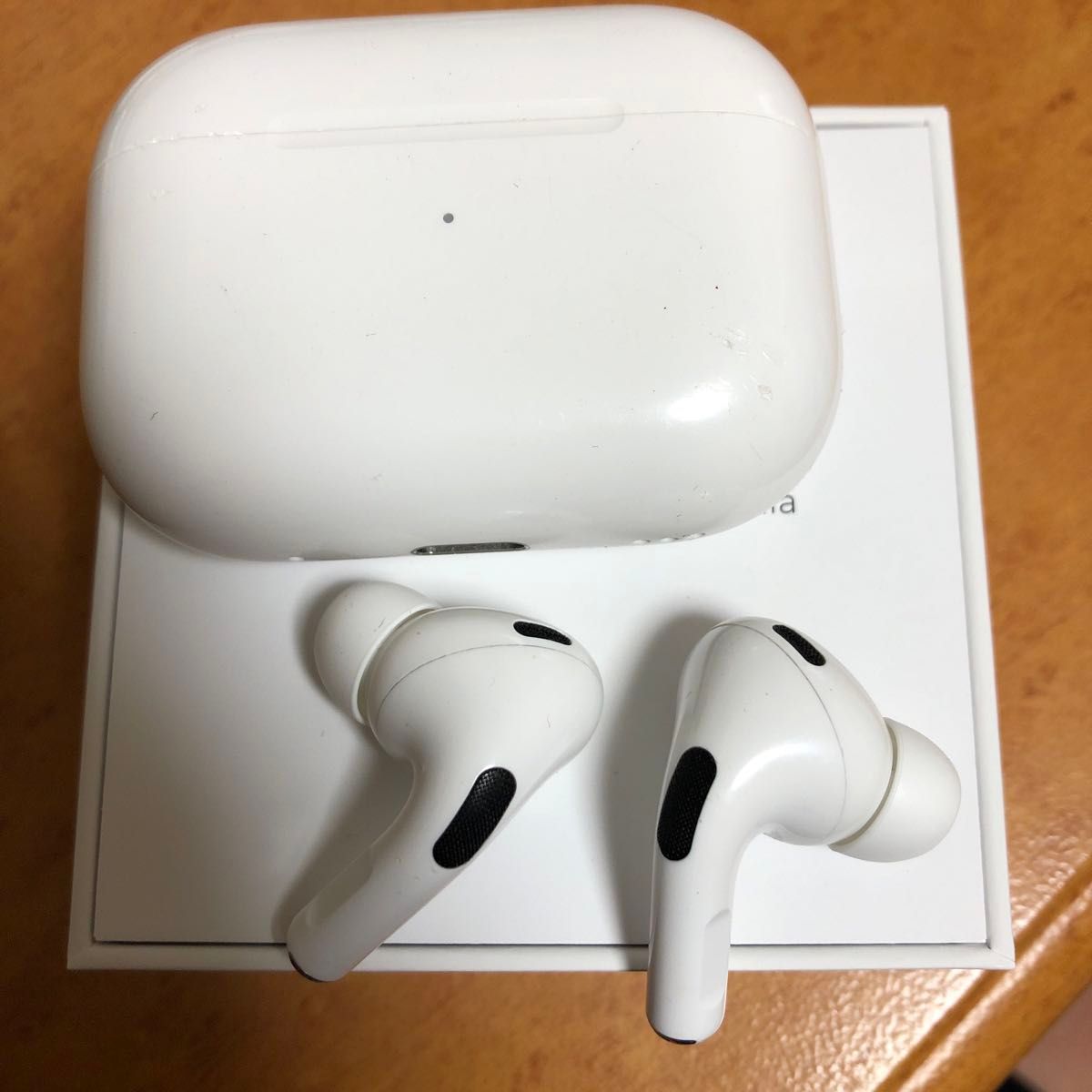 Apple AirPods Pro 第2世代 lightning ワイヤレスイヤホン Apple AirPods Pro 第2世代 lightning ワイヤレスイヤホン