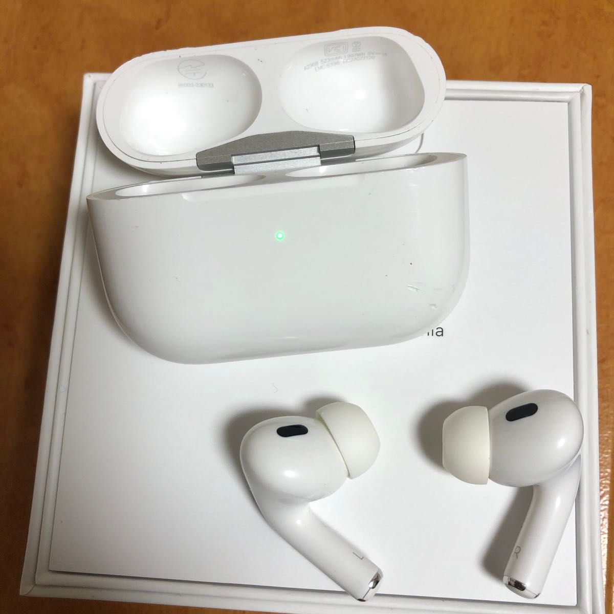 Apple AirPods Pro 第2世代 lightning A2698 ワイヤレスイヤホン Apple AirPods Pro 第2世代 lightning A2698 ワイヤレスイヤホン