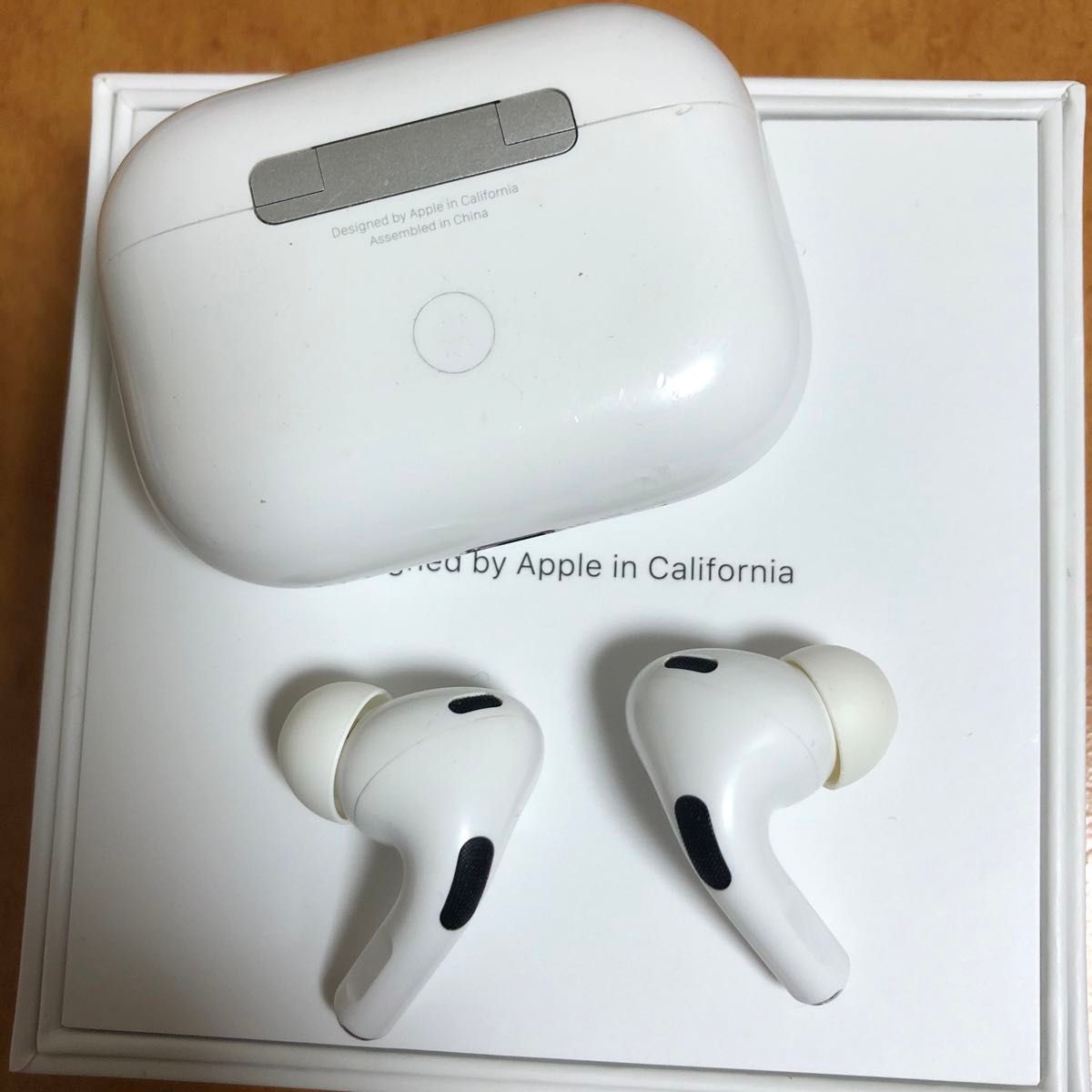 Apple AirPods Pro 第2世代 lightning A2698 ワイヤレスイヤホン Apple AirPods Pro 第2世代 lightning A2698 ワイヤレスイヤホン