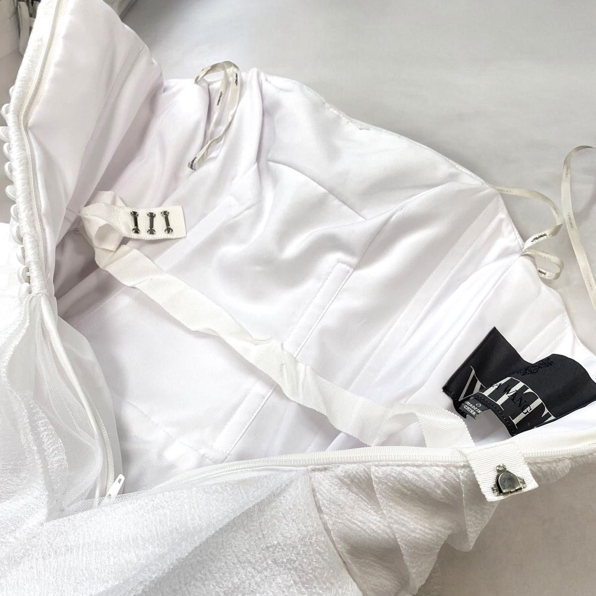 美品】WHITE by VERA WANG ヴェラウォン 高級 ウェディング 美品】WHITE by VERA WANG ヴェラウォン 高級 ウェディング