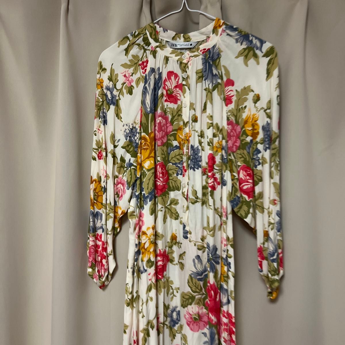 ZARA フラワープリント ロング長袖ワンピース M|Yahoo!フリマ ZARA フラワープリント ロング長袖ワンピース M|Yahoo!フリマ