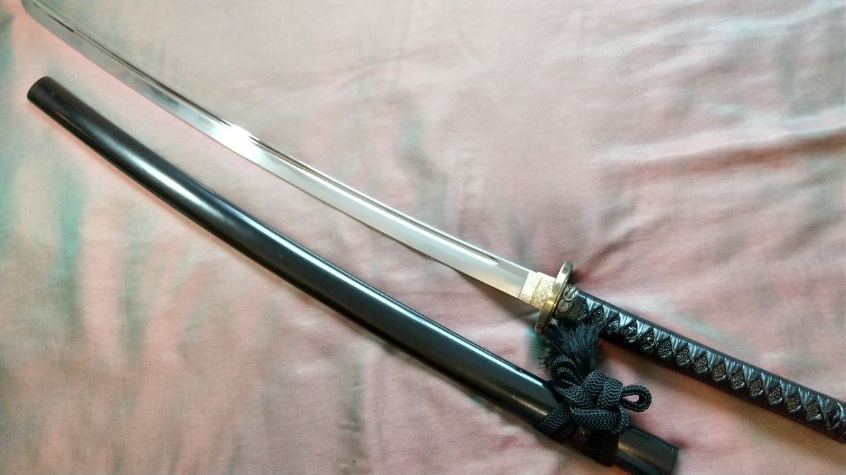 二尺四寸四分】レザー風柄 居合刀 海鼠透かし鍔 模造刀 武具 二尺四寸四分】レザー風柄 居合刀 海鼠透かし鍔 模造刀 武具