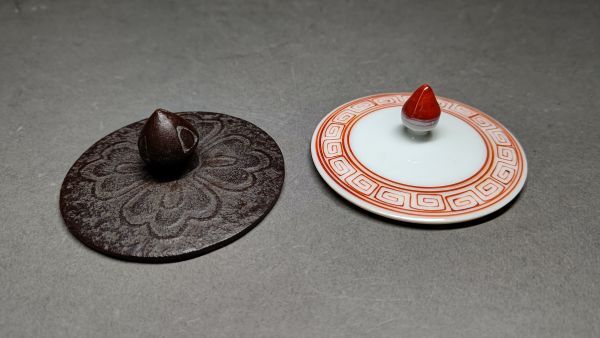 茗】人間国宝 正寿堂 高橋 敬典 作 鉄 七宝 銚子 赤絵 替蓋【湯 茗】人間国宝 正寿堂 高橋 敬典 作 鉄 七宝 銚子 赤絵 替蓋【湯