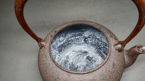 茗】人間国宝 正寿堂 高橋 敬典 作 真形 唐松地紋 但馬 鉄瓶【湯 茗】人間国宝 正寿堂 高橋 敬典 作 真形 唐松地紋 但馬 鉄瓶【湯