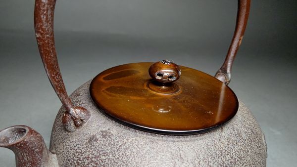 茗】人間国宝 正寿堂 高橋 敬典 作 真形 唐松地紋 但馬 鉄瓶【湯 茗】人間国宝 正寿堂 高橋 敬典 作 真形 唐松地紋 但馬 鉄瓶【湯