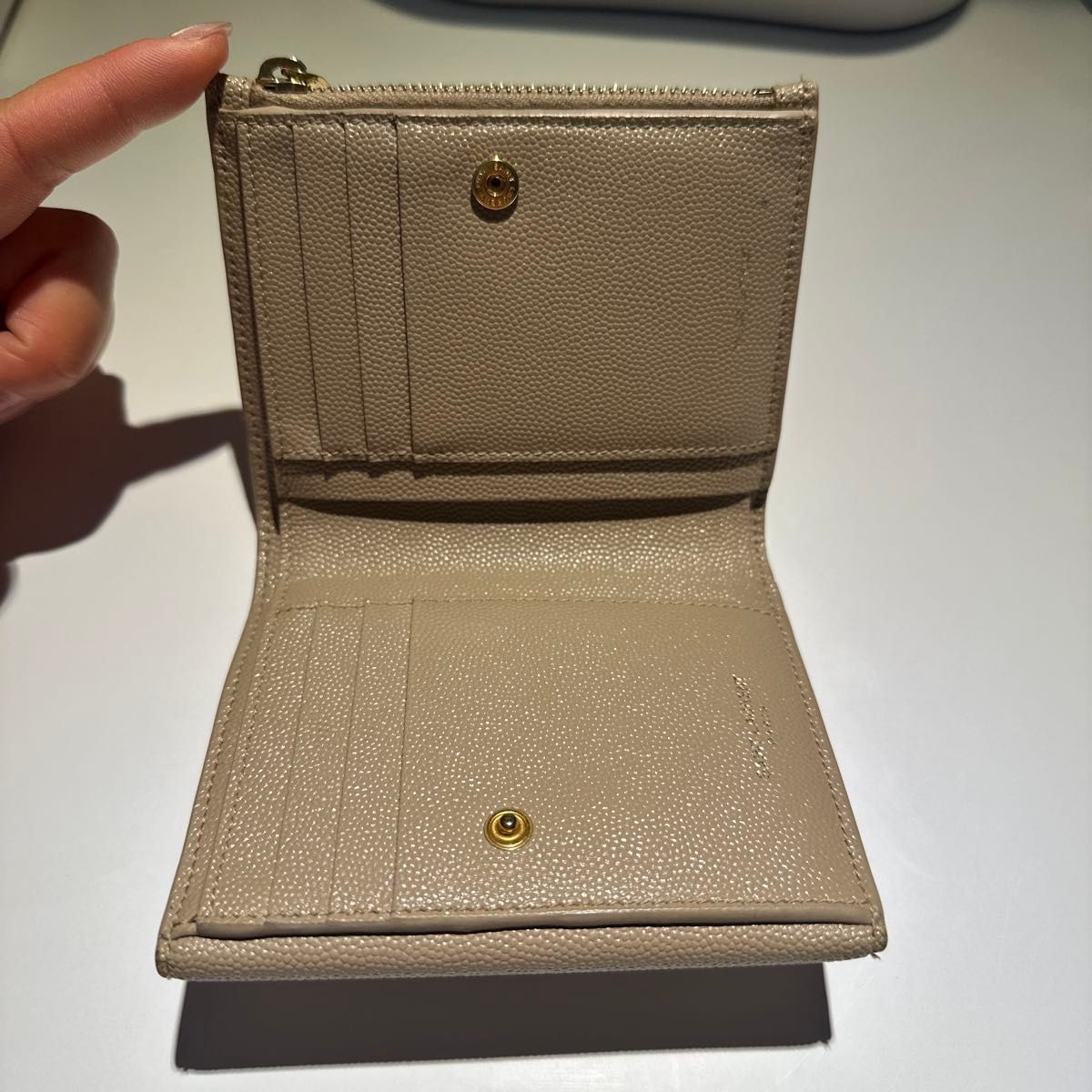 SAINT LAURENT 折りたたみ財布 ベージュ|Yahoo!フリマ(旧 SAINT LAURENT 折りたたみ財布 ベージュ|Yahoo!フリマ(旧
