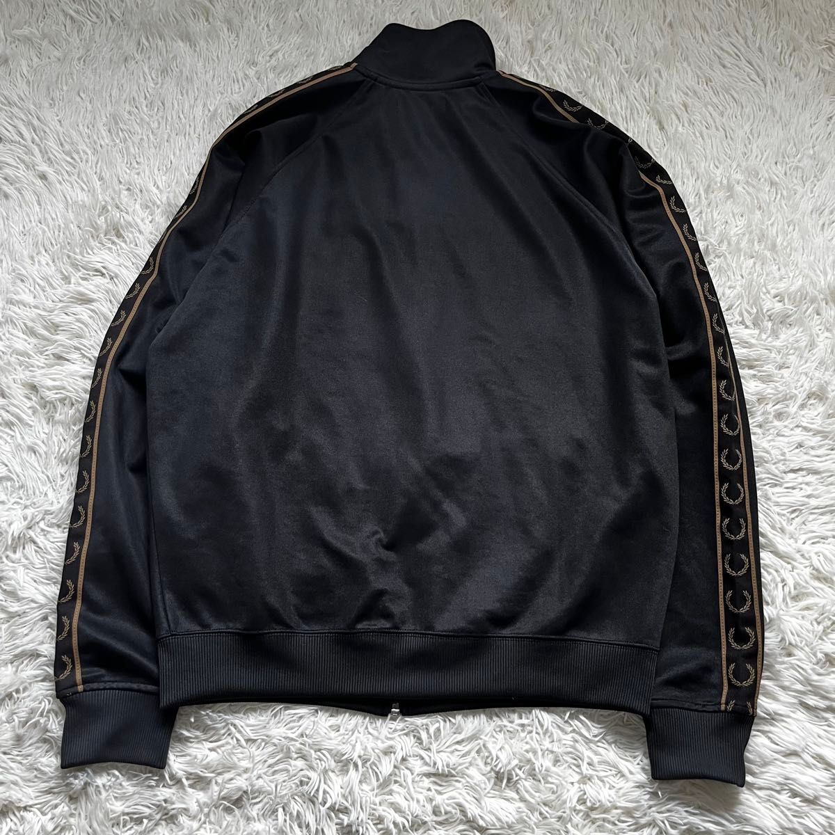 FRED PERRY】 フレッドペリー トラックジャケット ジャージ 金黒 FRED PERRY】 フレッドペリー トラックジャケット ジャージ 金黒