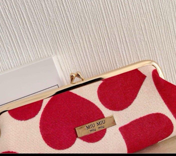 MIU MIUミュウミュウ ノベルティポーチ ハート柄新品未使用 MIU MIUミュウミュウ ノベルティポーチ ハート柄新品未使用