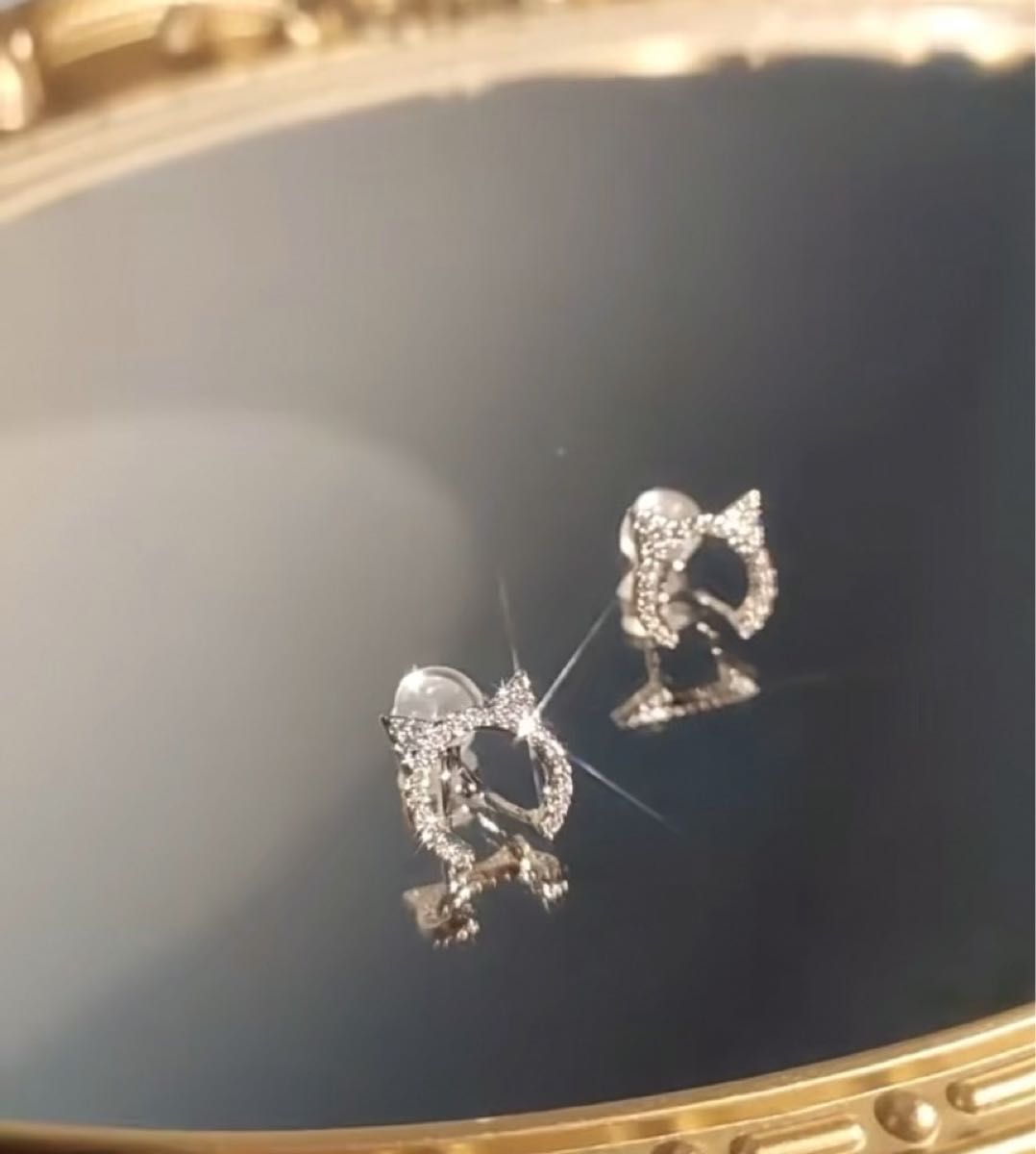N181かわいいねこ キラキラ シルバー色 イヤリング 痛くない おしゃれ 結婚式 ブライダル 上品 日常 通勤 韓国トレンド 猫
