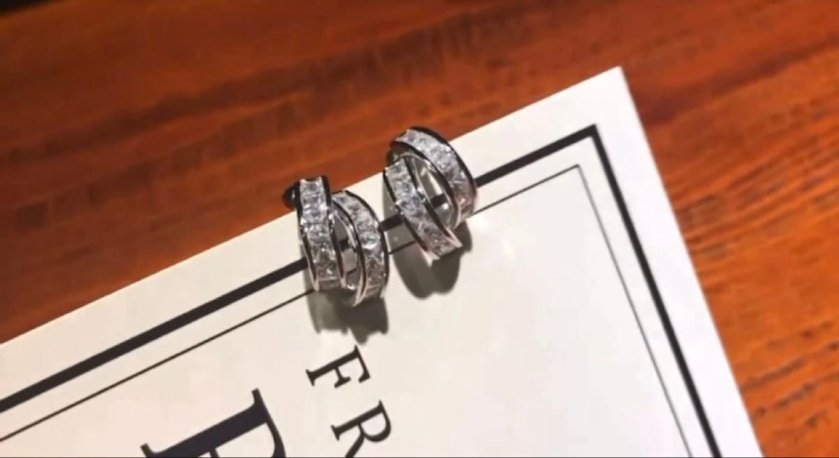 N063ラインジルコン キラキラ 痛くないイヤリング シルバー 結婚式 発表会 韓国 日常通勤 上品 おしゃれ 穴なし エレガント