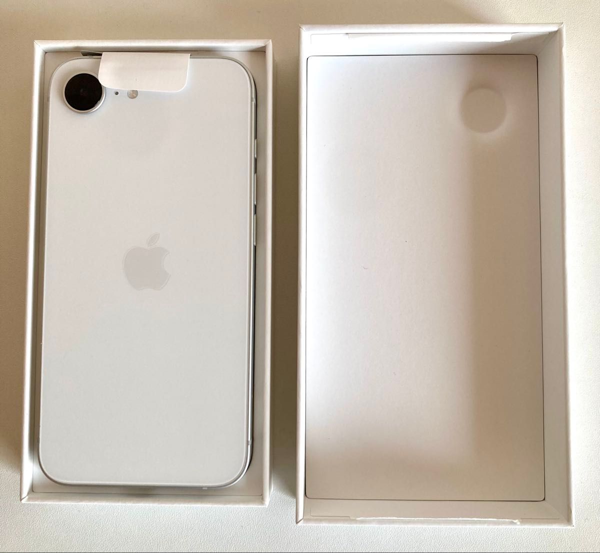 送料無料 iPhone 16e 新品未使用 発信確認のみ 128GB / ホワイト 送料無料 iPhone 16e 新品未使用 発信確認のみ 128GB / ホワイト