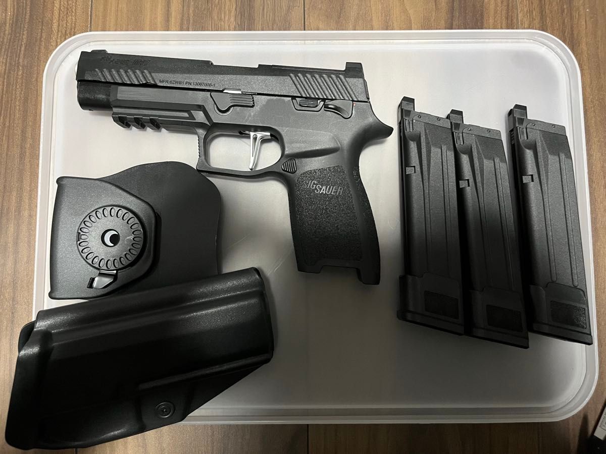 カスタム品【スペアマガジン2本&ホルスター付】SIG SAUER M17 カスタム品【スペアマガジン2本&ホルスター付】SIG SAUER M17