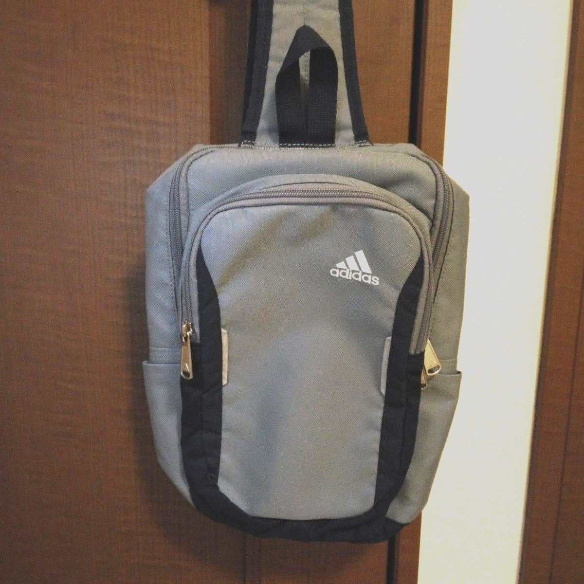 adidas アディダス グレー ネイビー ボディ ワンショルダー adidas アディダス グレー ネイビー ボディ ワンショルダー