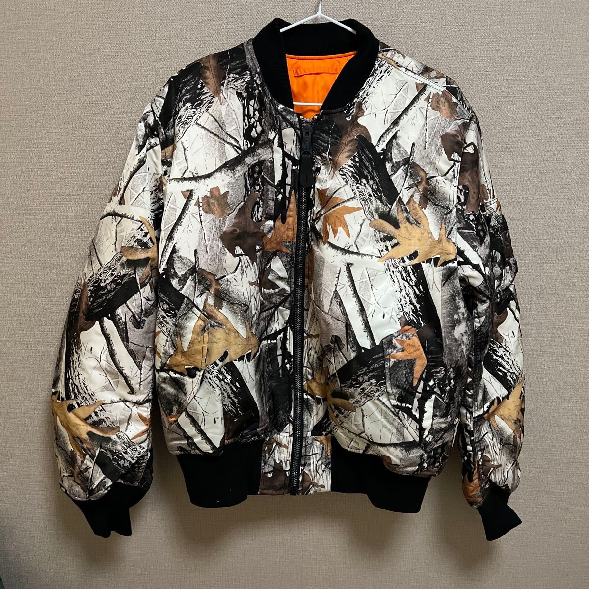 ALPHA INDUSTRIES 迷彩 MA-1 フライトジャケット Lサイズ ALPHA INDUSTRIES 迷彩 MA-1 フライトジャケット Lサイズ